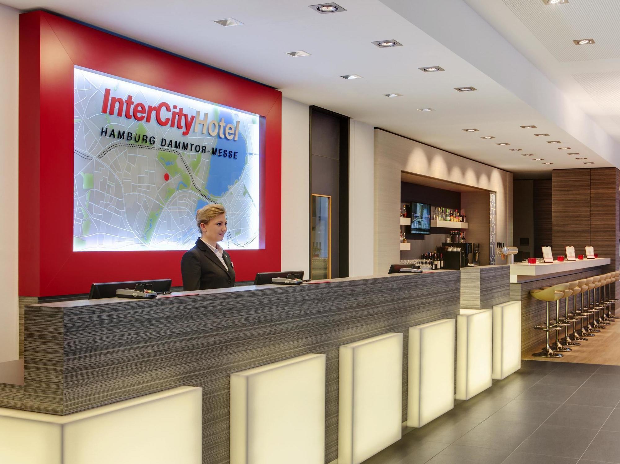 Intercityhotel Hamburg Dammtor-Messe Exterior foto
